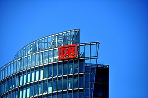 【DBシェンカー】応募する前に知っておきたい会社の歴史と収益性と事業内容 | ロジギーク