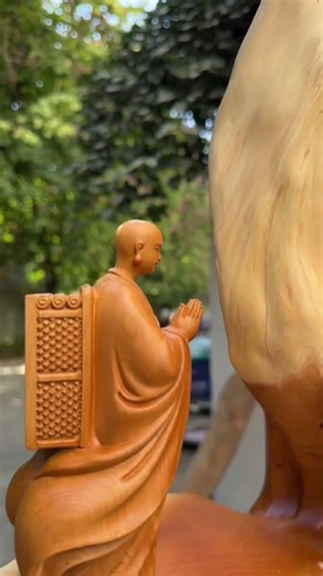 38-Day Artistic Transformation: Master Root Carving Revealed