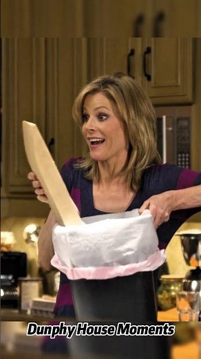 Parenting Chaos 😂🎂 | Modern Family #ModernFamily #ClaireDunphy #PhilDunphy #Comedy #Sitcom