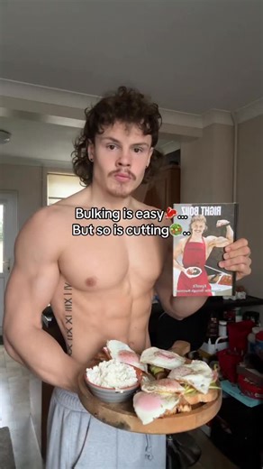 Kyan lloyd on Instagram: "Get your dream physique. Putting the research, learn the knowledge and implement it #bulking #cutting #fitness #muscle #nutrition"