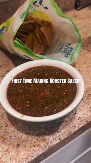 First time making roasted salsa 🌶️🔥 What would you have done differently? Tomatoes Jalapeños Serranos Onion Garlic Lime juice Cilantro Vinegar Salt Hot & Juicy Seasoning #gringo #salsa #roastedsalsa #spicy #enseñame | Tomahawk Jim's Seasoning