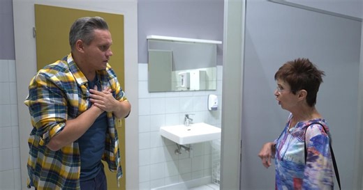 Barbara Salesch - Das Strafgericht - Saison 6 - Épisode 439 : Hat Amateur-Zauberer Auftraggeber während ausgelassener Party getötet?