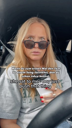 Veronika H. on Instagram: "Deutsche Übersetzung: Eine Hand auf dem Boden, mein dicker Schw*>#% ragt himmelhoch. Du jammerst laut über mir. Meine Python schreit um Gnade, ja, jeah. Dann flüstere ich ihr ins Ohr, damit sie noch mehr jammert. Und dann sagte sie zu mir: „Junge, schieb das Ding einfach, schieb es noch härter zu mir zurück.“ Also lass mich dich halten, Mädchen, streichle meinen Körper. Du machst mich verrückt, du machst mich an, mach mich an. Lass mich dich nerven, Mädchen, jammere üb