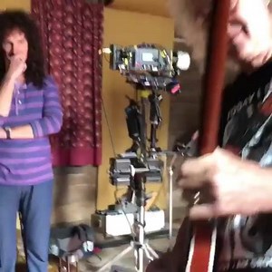 8M views · 202K reactions | Brian May en el detrás de escena del film "Bohemian Rhapsody" 落落落 | Sonido Rock TV | Facebook