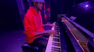 Any Questions…🤔🎹🙃 🎥: @engineeredbystuff #RobotBoii #Amapiano #Lol | Robot_Boii