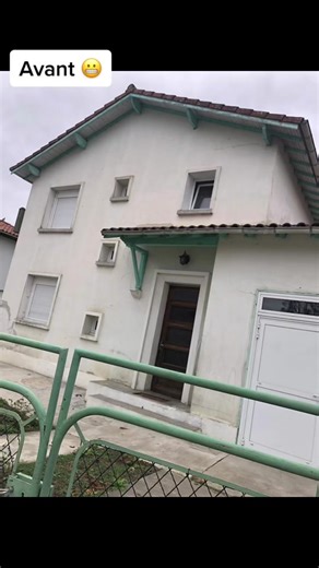 Avant/Pendant/Après extérieur maison ✌🏼 #avantapres #avantaprestravaux #amenagementexterieur #travauxmaison #jardin #teamrenovation #renovation #teamreno #tiktok #instagram #terrasse