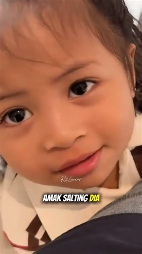 After kissing Papa Raffi, Lily immediately became nervous like this 😍😍 #rayyanza #raffiahmad #raf...