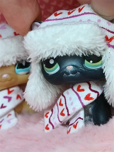 Valentine's Day sets for LPS sewn by me! 💘💋 #lps #littlestpetshop #lpscommunity #fyp #valentinesday