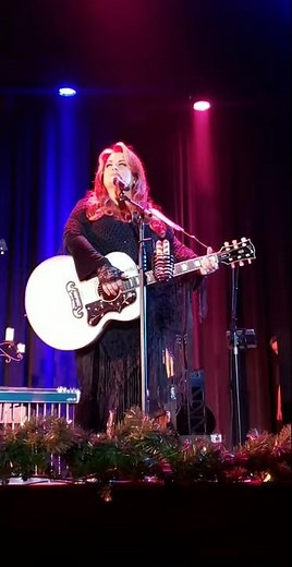 Wynonna Judd "Grandpa" clip live 12/6/19 Arlington Music Hall Arlington, TX
