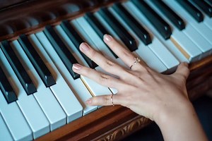 Los 8 mejores ejercicios de piano para principiantes - La Touche Musicale