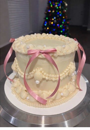 A little ASMR 🤤 #asmr #cakedecorating #piping