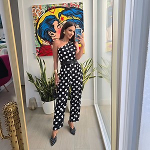 5 tops con escote palabra de honor de Zara, Stradivarius y Bershka tan elegantes como el de Paula Echevarría e ideales para sustituir a los chalecos boho este verano