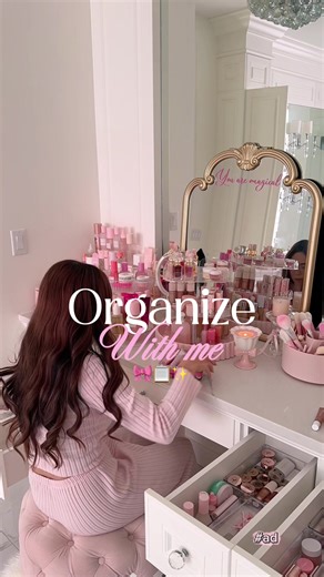 Organize with me!🎀🪄Here for satisfying moments🤍Using my Brother P-Touch label maker @ptouchessentials — link in bio🎄🎀💗 #home #organization #brotherpartner