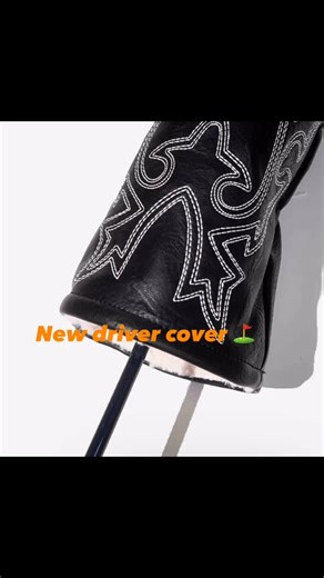 DEVEREUX GOLF 大丸心斎橋店 on Instagram: "New head cover ⛳️⛳️⛳️ Bootstrap Driver Cover 075362828-RED, BROWN,and BLACK ¥14,300 in tax お気に入りのブーツから着想を得た Bootstrap Driver Cover（ブートストラップ ドライバーヘッドカバー）。 細やかなステッチワークや深みのあるカラーリングなど、クラフトマンシップと伝統を感じさせるDevereuxらしいデザインが魅力です。 素材には100%プレミアムPUレザーを採用。 柔らかな手触りでありながら高い耐久性と防水性を兼ね備え、ラウンドや練習場でも安心して使えるタフな仕上がりです。 ブーツのような精巧なステッチ、トップに配置されたブランドのプルストラップなど、デザイン性と使いやすさがしっかり両立されています。 クラシックな雰囲気とモダンな機能性を求めるゴルファーにおすすめの、存在感あるドライバーヘッドカバーです。 表地：合成皮革 裏地：ポリエステル100% DEVEREUX GOLFへご来店、お問い合わせも