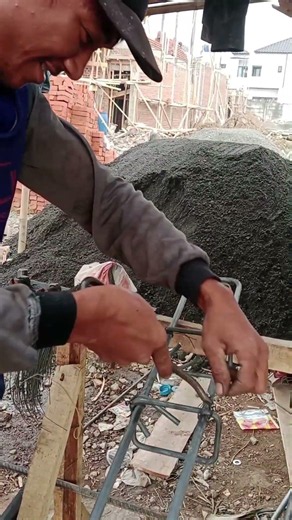 using the transverse binding method.... the stirrup grips firmly on the concrete reinforcement.