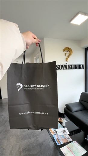 Vypadávanie vlasov sa dá zmierniť alebo úplne zastaviť. Rast vlasov možno znovu obnoviť. A vaše sebavedomie? Bude rásť s každým novým vlasom. 💛 Prevenciu a starostlivosť potrebuje každá bohatá hriva – tú vašu si môžete začať pestovať už teraz. Navštívte najbližšiu pobočku Vlasovej kliniky a vyriešte svoje problémy s vlasmi. Ideálne ešte predtým, ako vzniknú. 👉 https://rebrand.ly/chcem-sa-objednat-na-vysetrenie | Vlasová klinika Slovensko
