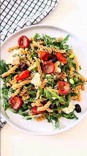 Pasta di legumi con tofu e pomodorini