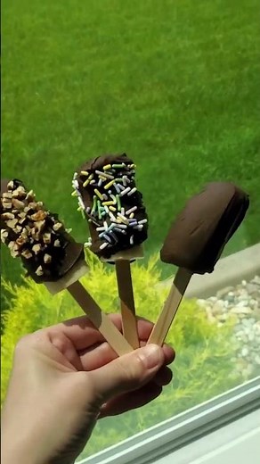 Frozen Chocolate Covered Banana Pops | Delicious Homemade Treats