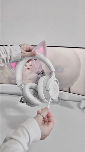 Razer Kraken Kitty V3 Pro and Razer Seiren V3 Chroma