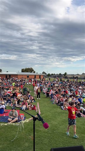 Merry Christmas Diggers #crverdon #merrychristmas #christmascityofmelton | Cr John Verdon