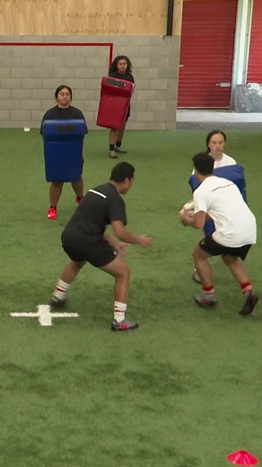 Use this drill to practise continuity in movement. COACHING POINTS: • Use proper technique when placing and picking up the ball. • Communication. • Focus on correct alignment and lines of running. • Correct body position on contact with the shields. VARIATIONS / PROGRESSION: • Cut-out passes. • Change hit shields to tackle bags. #DrillOfTheWeek #rugbyunion #rugby #rugbytraining