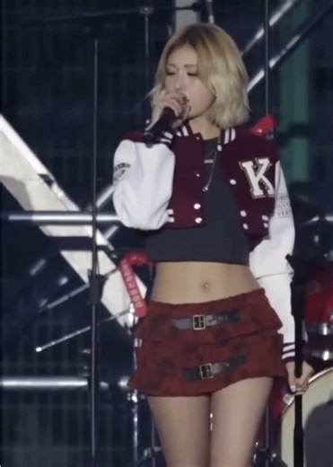 Somi's Stunning Performance at Korea University Festival