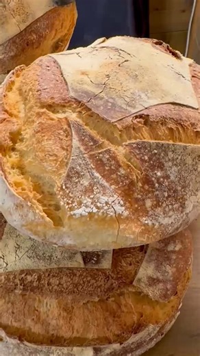 Il nostro pane cafone èun prodotto autentico, fatto da lievito madre e da un’antica ricetta di famiglia che attraversa il tempo.☺️ #pane #panificazione #tradizioni | Panetteria La Spiga