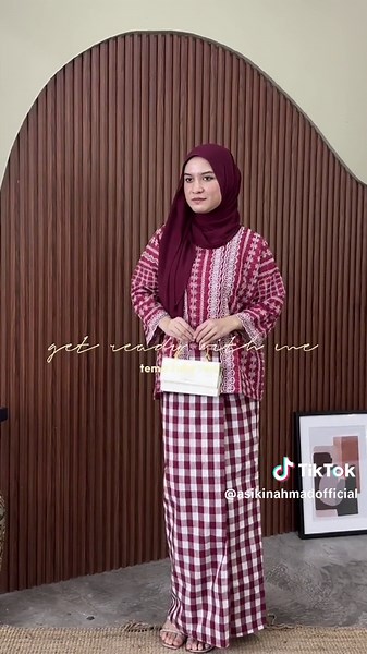 Tema Raya Ruby Red: Gaya Bajukurung 2024