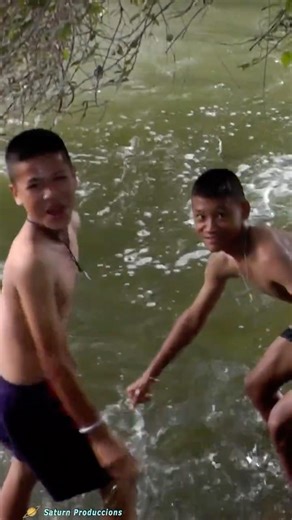 34 Playing in the Canal – Rehearsal Break (Part 1) – Kheng & Kong #comingofagestory