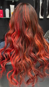 TÉCNICA BRASILEÑA MECHAS O BALAYAGE Te incluye: Gorro Micro Mechas Brasileño con decolorante High Lift Alfa Parf Tratamiento en decolorante Re- Structure Framesí Matiz con Tintes Evolution Alfa Parf Milano sin amoníaco. Limpieza Capilar con Shampoo Beauty Pro sin sal y sin sulfato. Tratamiento Post Color Pro-Force Framesí Peinado a elección puedes elegir planchado, cepillado u ondas. Desde Q999.99 sin restricciones de largo y volumen. Puedes agregar el color base desde Q200 adicionales Puedes ha