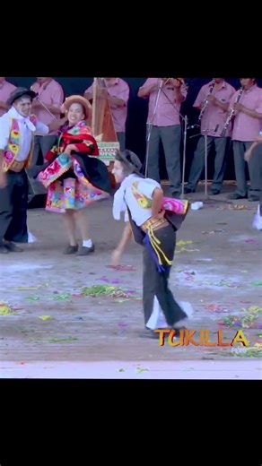 Respuesta a @Arthur Cairampoma hace siete años en mi último año bailando huaylarsh en escenarios, antes de ingresar a la carrera profesional de danza clásica. #huaylarsh #fyppp #bailarin