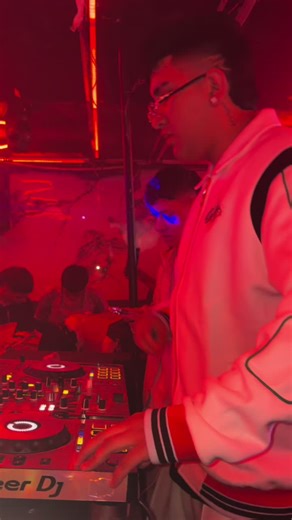 Feliz Navidad con Pandora: Una Fiesta Guarachera