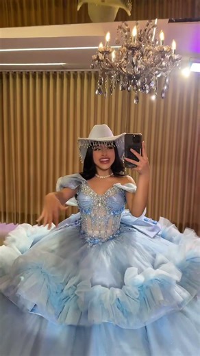 How do I look? #laurasofia #humor #content