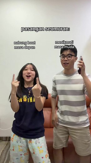 Tips Menabung untuk Pasangan Seumuran: Nabung atau Nikmati Masa Muda?
