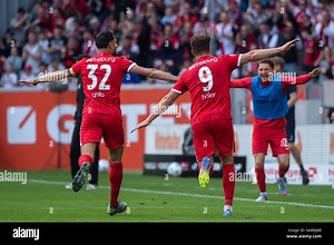 Vincenzo Grifo (SC Freiburg, #32), Lucas Hoeler (SC Freiburg, #09) jubeln ueber das Tor zum 1:0, GER, SC Freiburg (SCF) vs TSG 1899 Hoffenheim (TSG), Fussball Bundesliga, 30. Spieltag, Saison 2024/2025, 19.04.2025 DFB/DFL regulations prohibit any use of photographs as image sequences and/or quasi-video Foto: Eibner-Pressefoto/Michael Memmler Stock Photo - Alamy