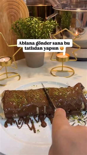 Hafif Lezzetler on Instagram: "Denedikten sonra bağımlısı olacağınız o tatlı tarifi işte budur😍Kaydet ve dene @bloghulya.mutfak 🍌 Çikolatalı Muzlu Krep Pasta Tarifi Krep İçin: • 2 su bardağı süt • 2 adet yumurta • 1 yemek kaşığı toz şeker • 1 yemek kaşığı sıvı yağ • 1 paket vanilya • 1,5 – 2 su bardağı arası un (150–200 g, kıvama göre ayarlayın) 📌 Tüm malzemeleri pürüzsüz olana kadar çırpın, hafif akışkan bir hamur olmalı. Yapışmaz tavada ince ince pişirin. ⸻ Krema İc