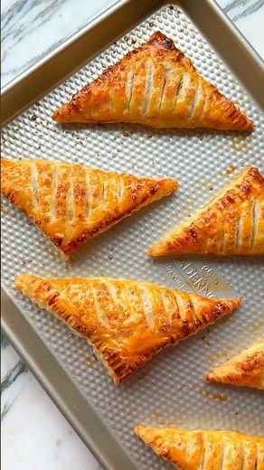 Crowd-Pleasing Maple Apple Turnovers🍁🍎