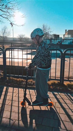 teraz już wiesz 😅 czy da się robić tricki na hulajnodze zimą na skateparku 🛴 ❄️☃️