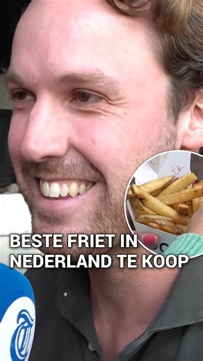 ’Twee keer bakken’ 🥔 Dapp Frites is uitgeroepen tot beste frietbakker ter wereld. De frietwinkel, gevestigd in Leiden en Utrecht, deed mee aan de kampioenschappen op het WK Friet in de Franse stad Arras. Met succes, want daar werden zij met hun authentieke friet eerste. #Dapp #Dappfrites #Friet #Patat #Leiden | De Telegraaf