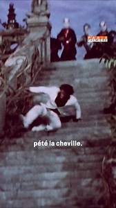 "Il s'est quand même pété la cheville." 🤕 Lors d'une énième tentative de sa cascade des tonneaux sur les marches du Sacré-Cœur, Jean-Paul Belmondo se tordit violemment la cheville. "Belmondo ou le goût du risque", mardi 21 janvier à 00:45 | Paris Première