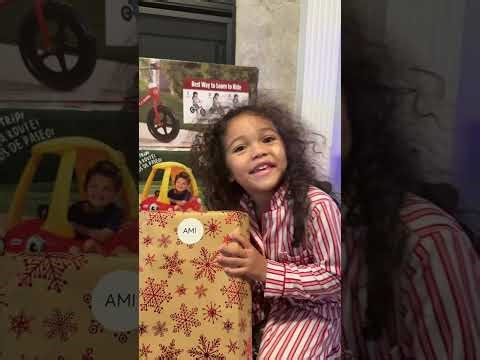 CHRISTMAS MORNING | CHRISTMAS WITH KIDS | OPENING UP CHRISTMAS PRESENTS