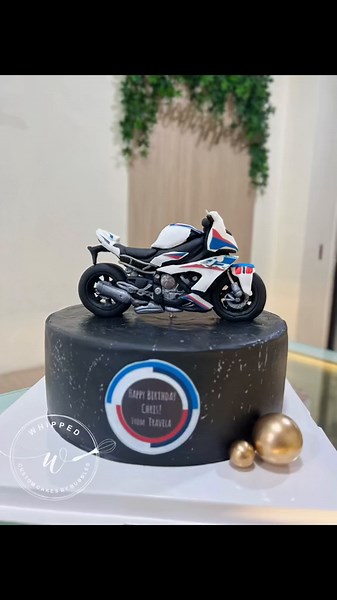 🌟定製款蛋糕🌟 🎂Customised Cakes🎂 ——·——·——·——·——·——·——·——·——· 🔸WeChat : whippedcake 🔹Facebook : Whipped 起泡 🔸IG : @whipped_macau 🔹MFood : Whipped起泡 Pick up Location🍰取貨地點： 起泡📍澳門司打口蓬萊新街9號A時尚居 （新新酒店隔離） ☎️ 853-62832951 #customcakes #whippedmacau #macaufoodie #macaucakes #desserttime #甜點 #澳門蛋糕 #烘焙 #生日蛋糕 #翻糖蛋糕 #造型蛋糕 #客製蛋糕 #派對組合 #定製款蛋糕 #fyp