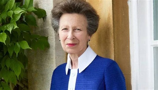 Princess Anne takes the reins at Edinburgh Riding of the Marches