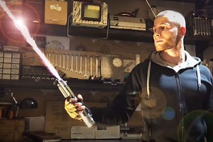 Il fabrique un véritable sabre laser (fonctionnel) et rentre dans le livre Guinness des records