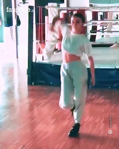 5.2M views · 4.9K reactions | “I bulli le dicevano che era brutta e non particolarmente intelligente, lei si chiudeva in se stessa, era sempre insicura”. Un passato mlto difficile, ma Giulia riesce a realizzare il suo sogno incantando il pubblico a passi di danza e contagiando tutti con la sua risata! Brava Giulia! | Spettacolo Fanpage | Facebook