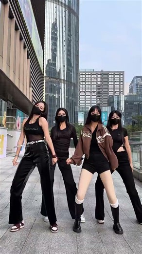 美就得大大方方滴展现#wiggle律动舞 #舞蹈# 广东猛哥 #现场实拍 #感觉至上#学姐驾到 #new #viral #reels #ytshorts #shortvideo #trending