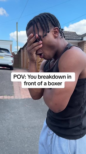 Can’t go 3 seconds without shadowboxing 😭 #boxing #martialarts #boxingcomedy #boxingrelatable #boxerpov