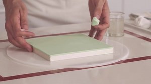 26K views · 1.1K reactions | 怒 En este tutorial les enseño cómo cubrir las bases de presentación de las tortas para lograr una presentación elegante! 怒 In this video I will show how to cover a cake board to improve the presentation of your cakes! | Carlos Lischetti | Facebook