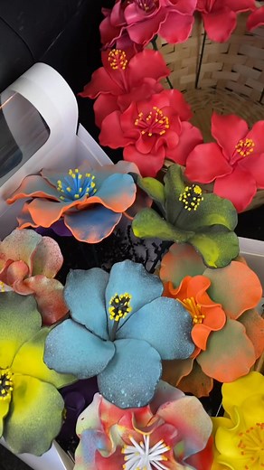 Todays work ! Different flowers Different colors Different sizes Dm to place your order ! #fypシ゚viralシfypシ゚ #highlightseveryone #handmadewithlove #business #samoa | LAGIs Kollection