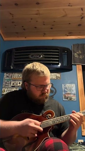 Trying to learn some mandolin #bluegrass #billmonroe